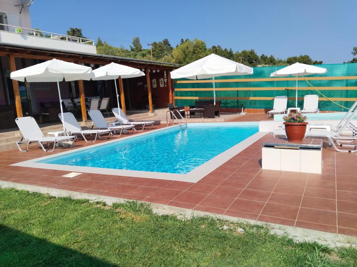 Maria Lemoni Swimming Pool Apartment 네아 스키오니 외부 사진