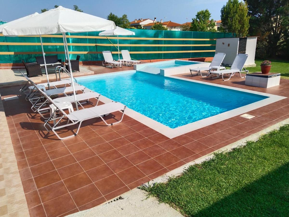 Maria Lemoni Swimming Pool Apartment 네아 스키오니 외부 사진