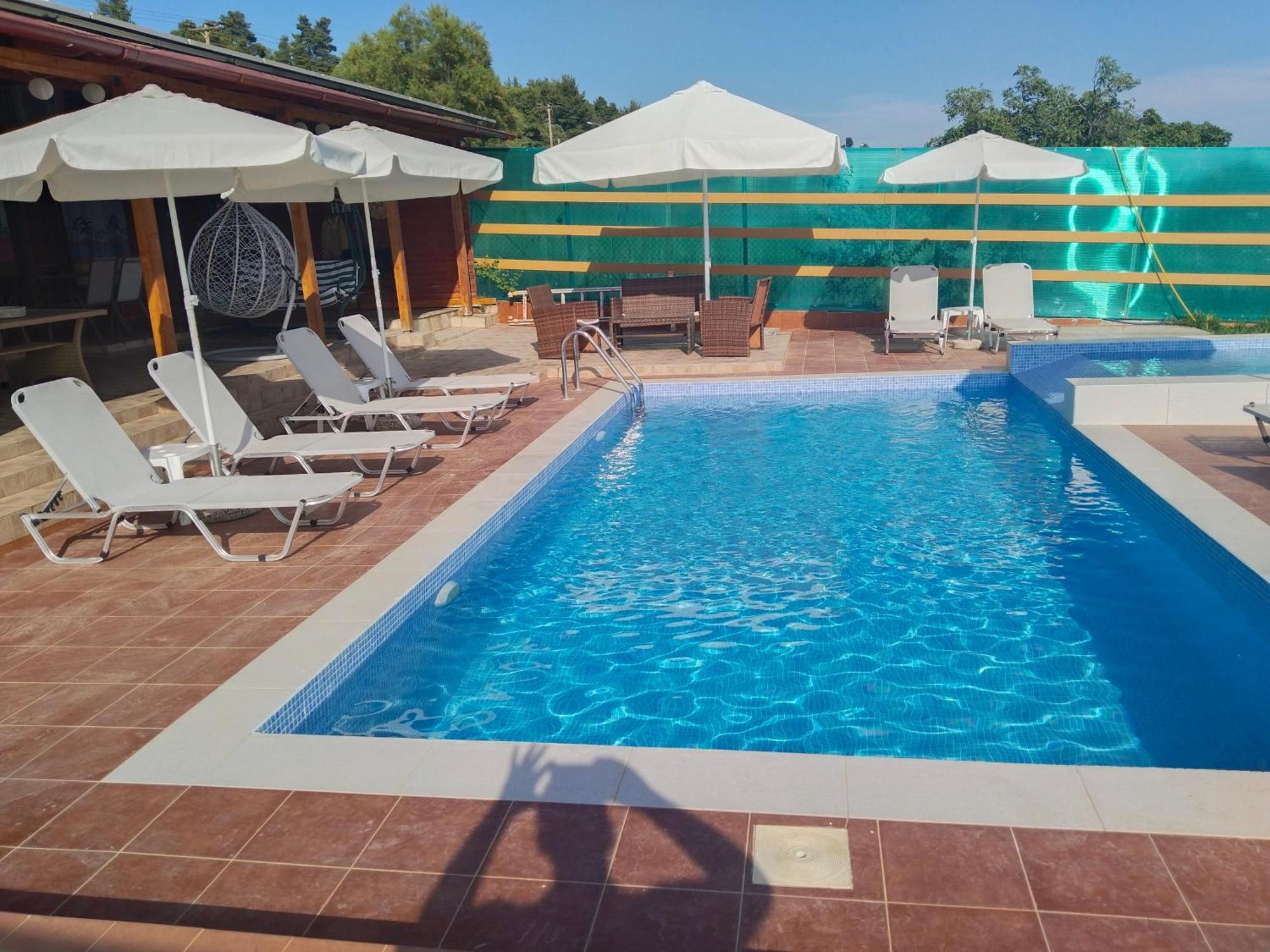 Maria Lemoni Swimming Pool Apartment 네아 스키오니 외부 사진